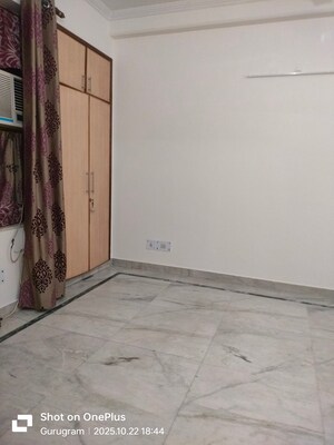 Room in 2.5 BHK Builder Floor at Sector 31 – for Rent