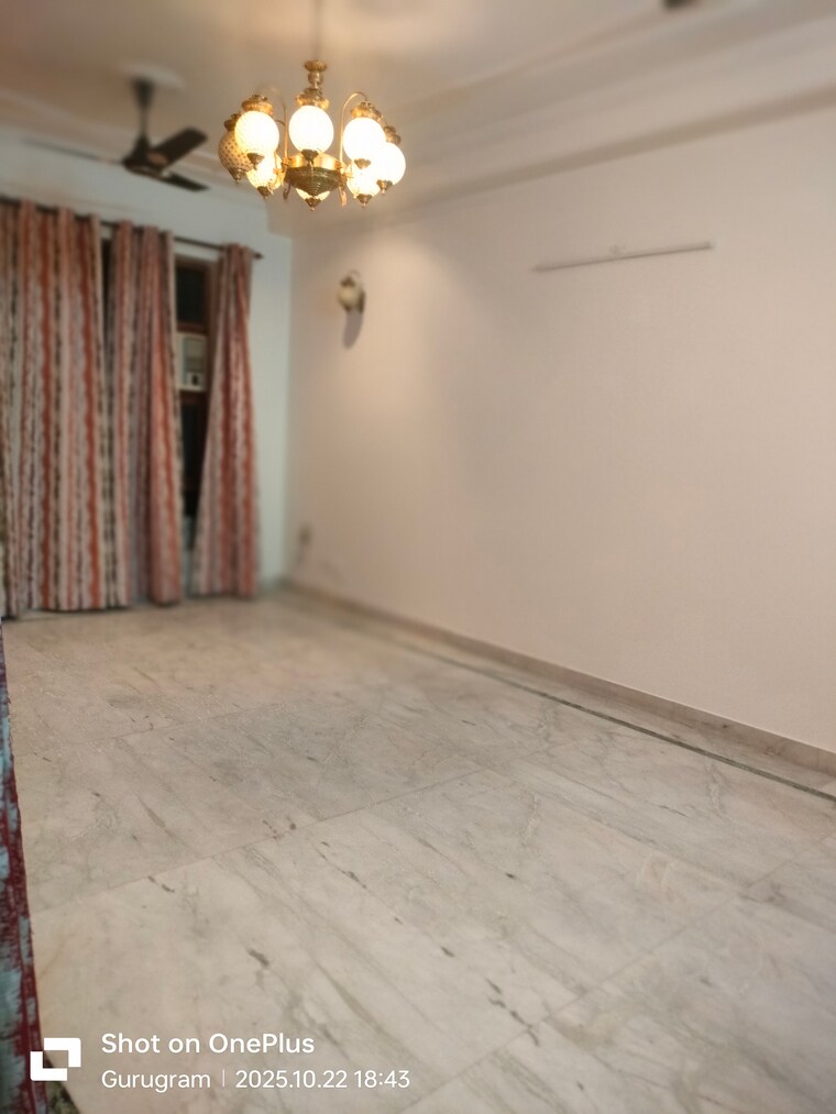 Room, sector 31 2.5 Bedroom 2000 Sq.Ft. Builder Floor In Sector 31 Gurgaon 9330441