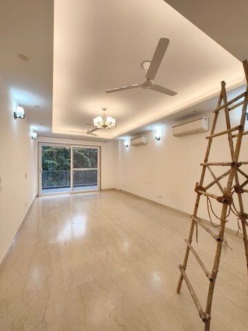 Room in 3 BHK Builder Floor at Chittaranjan Park – for Rent