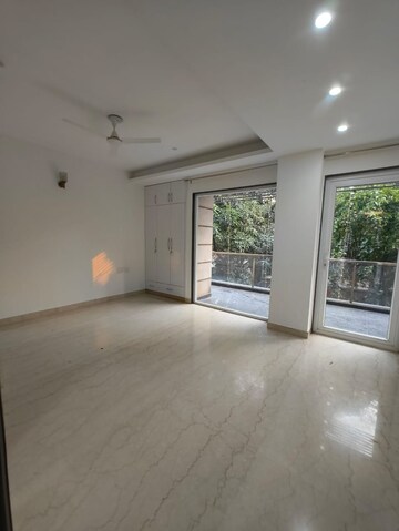 Room in 3 BHK Builder Floor at Chittaranjan Park – for Rent