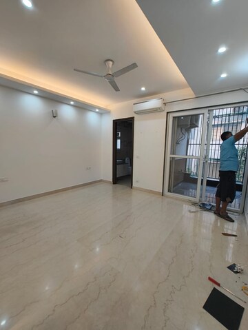 Room in 3 BHK Builder Floor at Chittaranjan Park – for Rent