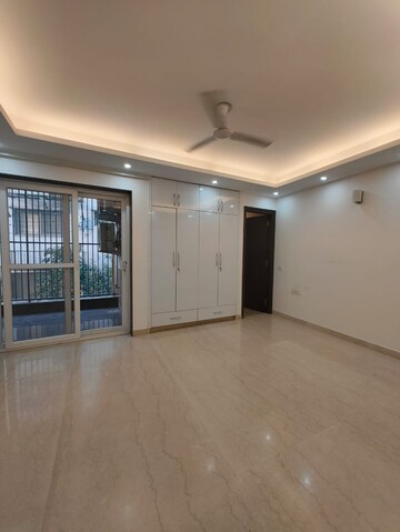 Room in 3 BHK Builder Floor at Chittaranjan Park – for Rent