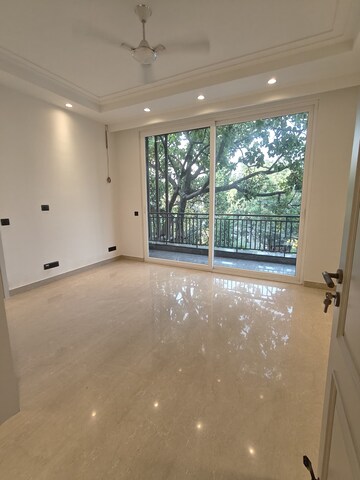 Room in 3 BHK Builder Floor at Chittaranjan Park – for Rent