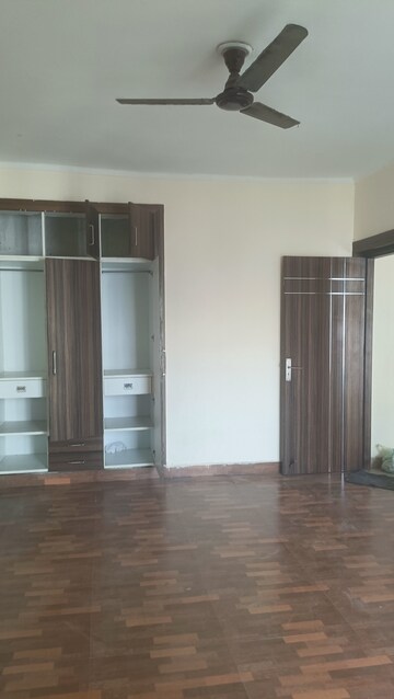 Room in 2 BHK Apartment at Aims Golf City, Sector 75 – for Rent