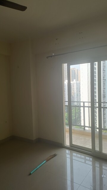 Room in 2 BHK Apartment at Aims Golf City, Sector 75 – for Rent