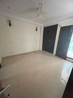 Room in 3 BHK Builder Floor at Hauz Khas – for Rent