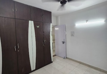 Room in 2 BHK Apartment at Spring Glory Co-Operative Society, Kharadi – for Rent