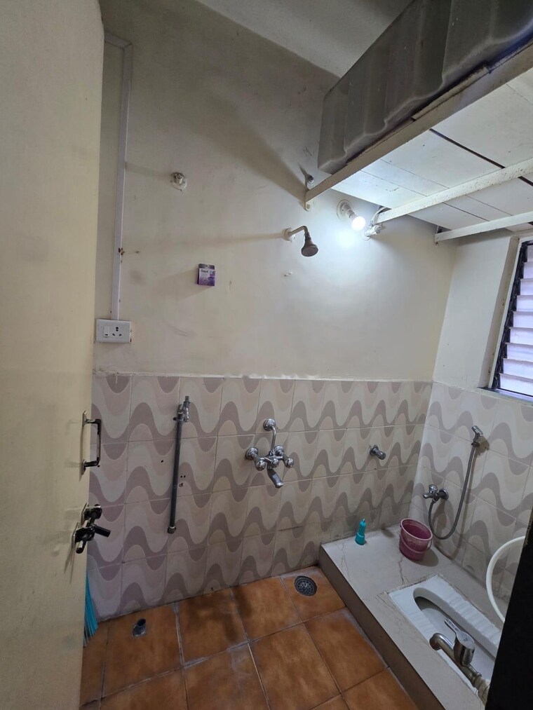 Bathroom, navalakha-tanishq 1.5 Bedroom 700 Sq.Ft. Apartment In Kharadi Pune 9330579