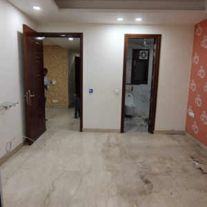 Room in 3.5 BHK Builder Floor at Shivalik Colony – for Sale
