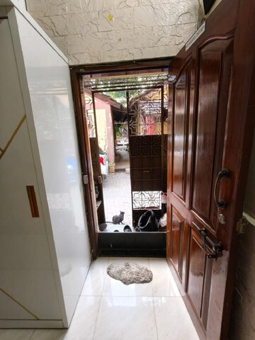 Bedroom in 1 BHK Apartment at Bandra West – for Rent