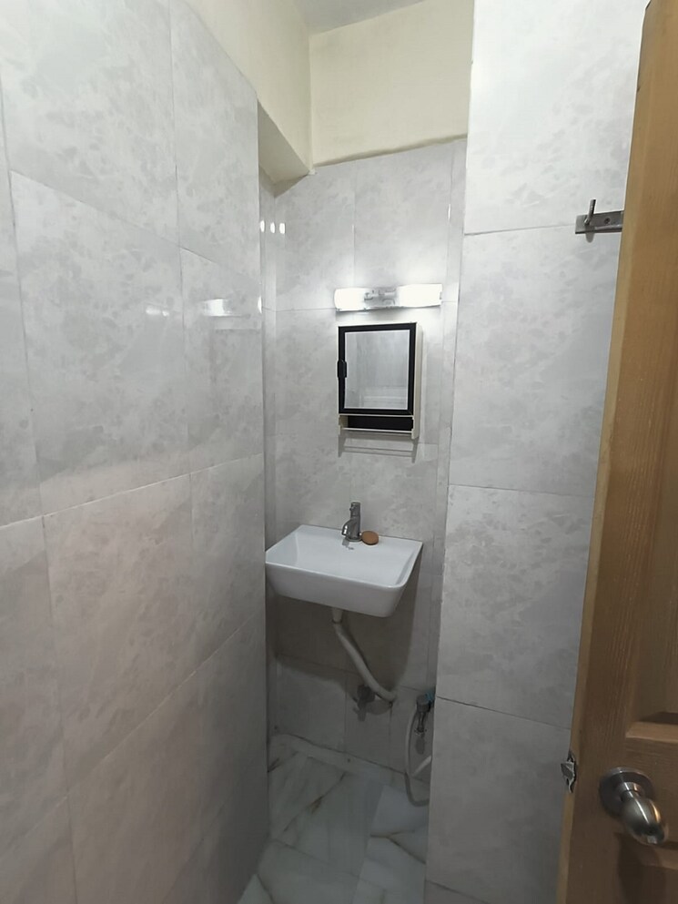 Bathroom, khar west 1 RK 250 Sq.Ft. Apartment In Khar West Mumbai 9330666