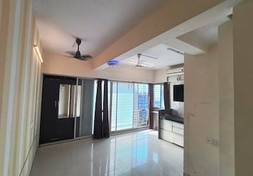 Room in 1 RK Apartment at Khar West – for Rent