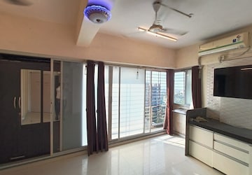1 RK Apartment For Rent in Khar West