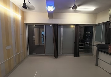 Room in 1 RK Apartment at Khar West – for Rent
