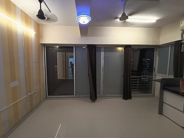 Room, khar west 1 RK 250 Sq.Ft. Apartment In Khar West Mumbai 9330666