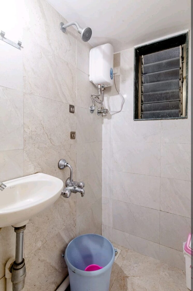 Bathroom, khar west 1 RK 250 Sq.Ft. Apartment In Khar West Mumbai 9330673