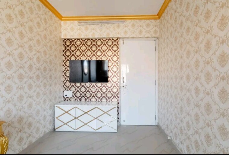 Room, khar west 1 RK 250 Sq.Ft. Apartment In Khar West Mumbai 9330673