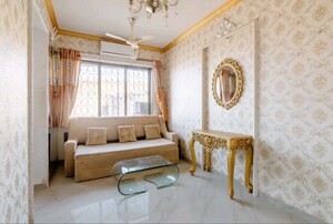 1 RK Apartment For Rent in Khar West