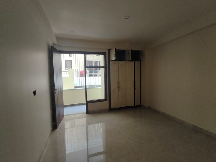 Room, sector 45 2 Bedroom 1235 Sq.Ft. Builder Floor In Sector 45 Gurgaon 9330696