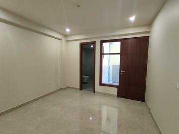 Room in 2 BHK Builder Floor at Sector 45 – for Rent