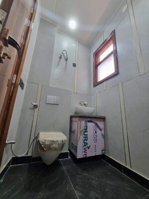 Bathroom in 2 BHK Builder Floor at Palm Residency Chhatarpur, Chattarpur – for Rent