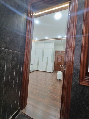 Room in 2 BHK Builder Floor at Palm Residency Chhatarpur, Chattarpur – for Rent