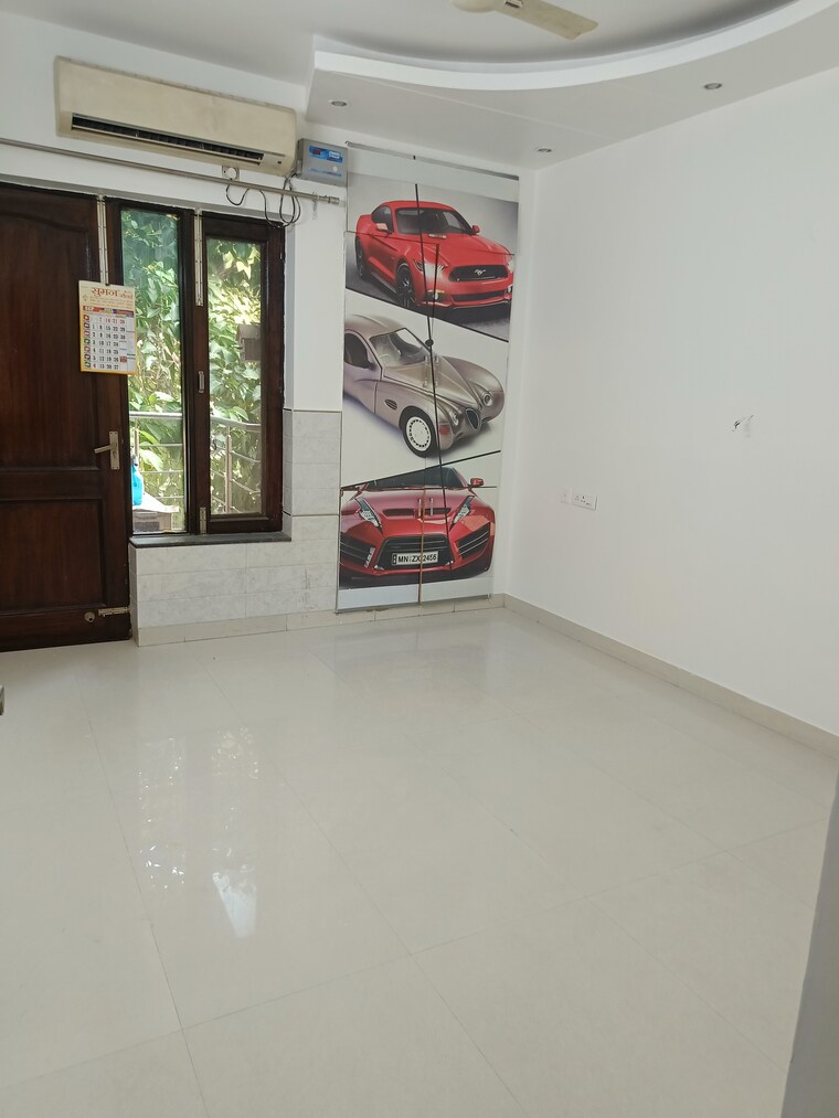 Room, uppal-southend 4 Bedroom 2000 Sq.Ft. Builder Floor In Sector 49 Gurgaon 9330730