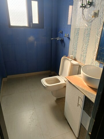 Bathroom in 4 BHK Builder Floor at Uppal Southend, Sector 49 – for Rent