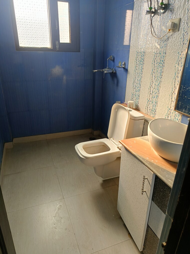 Bathroom, uppal-southend 4 Bedroom 2000 Sq.Ft. Builder Floor In Sector 49 Gurgaon 9330730