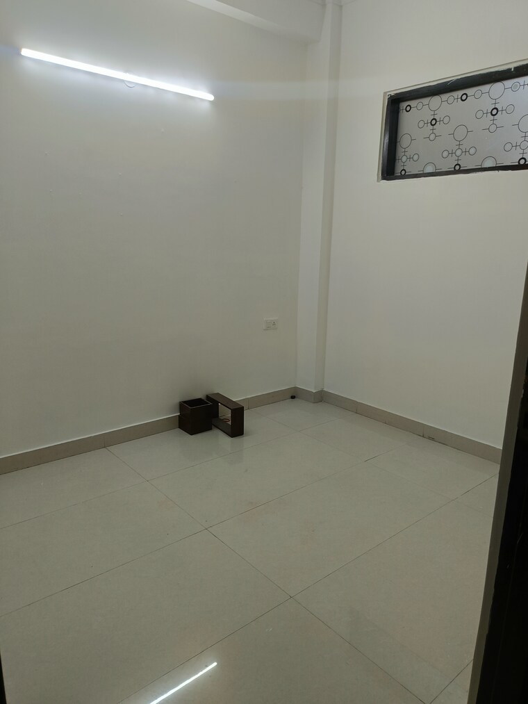 Room, uppal-southend 4 Bedroom 2000 Sq.Ft. Builder Floor In Sector 49 Gurgaon 9330730