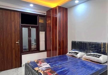 Bedroom in 1 BHK Builder Floor at Saket – for Rent