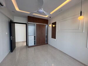Room in 3 BHK Apartment at Oberoi Sky City, Borivali East – for Rent