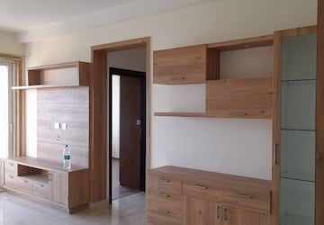 Room in 2 BHK Apartment at Prestige Misty Waters, Hebbal – for Rent