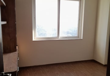 Room in 2 BHK Apartment at Prestige Misty Waters, Hebbal – for Rent