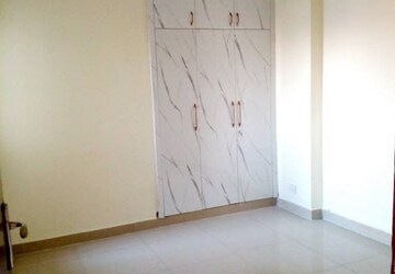 Room in 3 BHK Apartment at Amrapali Dream Valley, Tech Zone 4 Greater Noida – for Rent