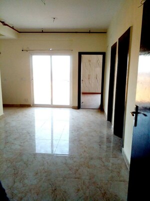 Room in 3 BHK Apartment at Amrapali Dream Valley, Tech Zone 4 Greater Noida – for Rent