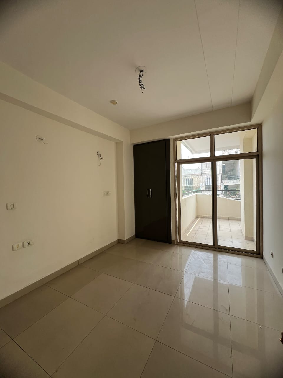 2 BHK + Extra Room Apartment For Sale in Strategic Royal Court
