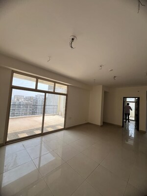 Room in 2 BHK Apartment at Strategic Royal Court, Sector 16 Greater Noida – for Sale