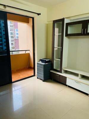 Room in 2.5 BHK Apartment at Provident Harmony, Thanisandra Main Road – for Rent