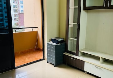 Room in 2.5 BHK Apartment at Provident Harmony, Thanisandra Main Road – for Rent