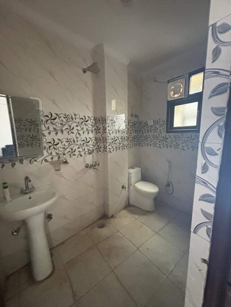 Bathroom, chattarpur 1 Bedroom 450 Sq.Ft. Builder Floor In Chattarpur Delhi 9330783