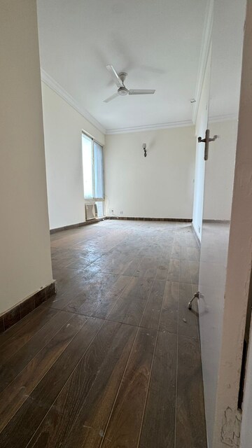 Bedroom in 4 BHK Apartment at Central Park I, Sector 42 – for Sale
