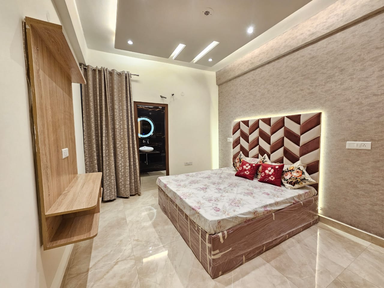 2 BHK Apartment For Sale in Paradise Group