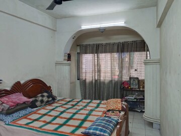 Master Bedroom in 4 BHK Apartment at Ajinkya Apartment, Santacruz West – for Sale