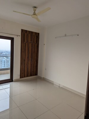Room in 4 BHK Apartment at Azeagaia Botanica, Vrindavan Yojna – for Rent