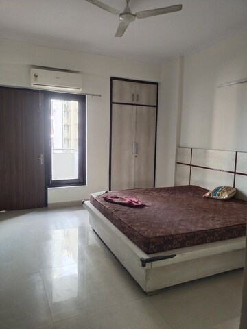 Furnished Amenities in 4 BHK Apartment at Lord Krishna Apartment, Sector 43 – for Rent
