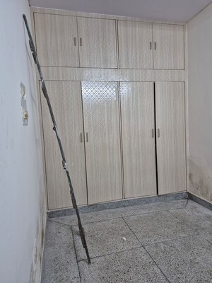 Room in 2.5 BHK Builder Floor at Mayur Vihar – for Rent