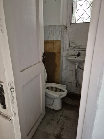 Attached Bathroom in 3.5 BHK Apartment at Purvasha Apartments, Patparganj – for Sale