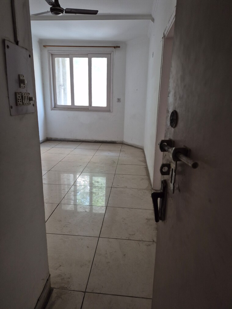 Room, purvasha-apartments 3.5 Bedroom 1250 Sq.Ft. Apartment In Patparganj Delhi 9331006