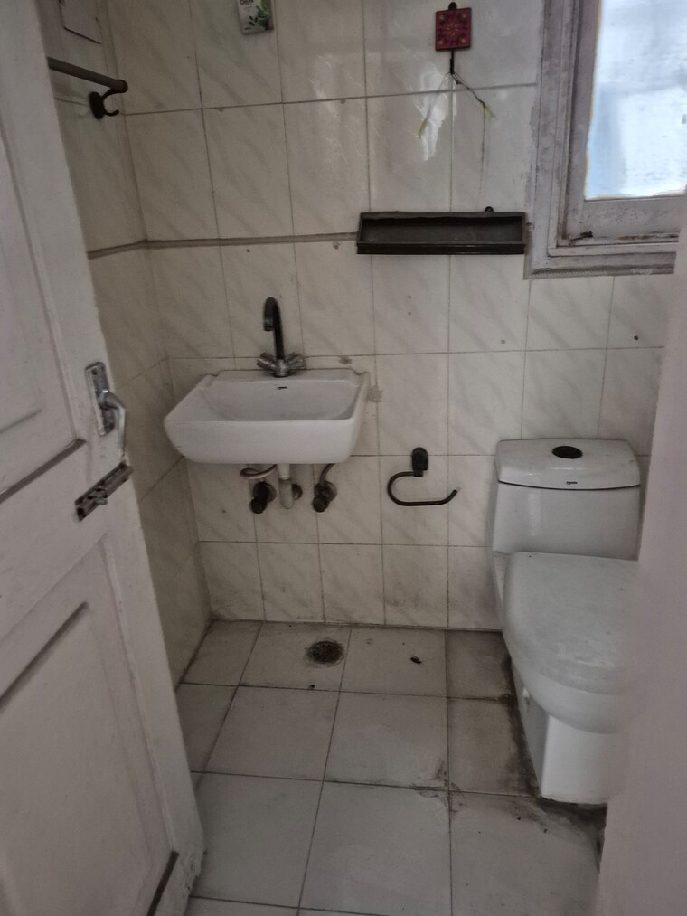 Bathroom, purvasha-apartments 3.5 Bedroom 1250 Sq.Ft. Apartment In Patparganj Delhi 9331006